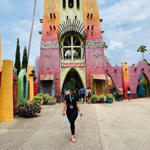 Meet your Posher, Thalia